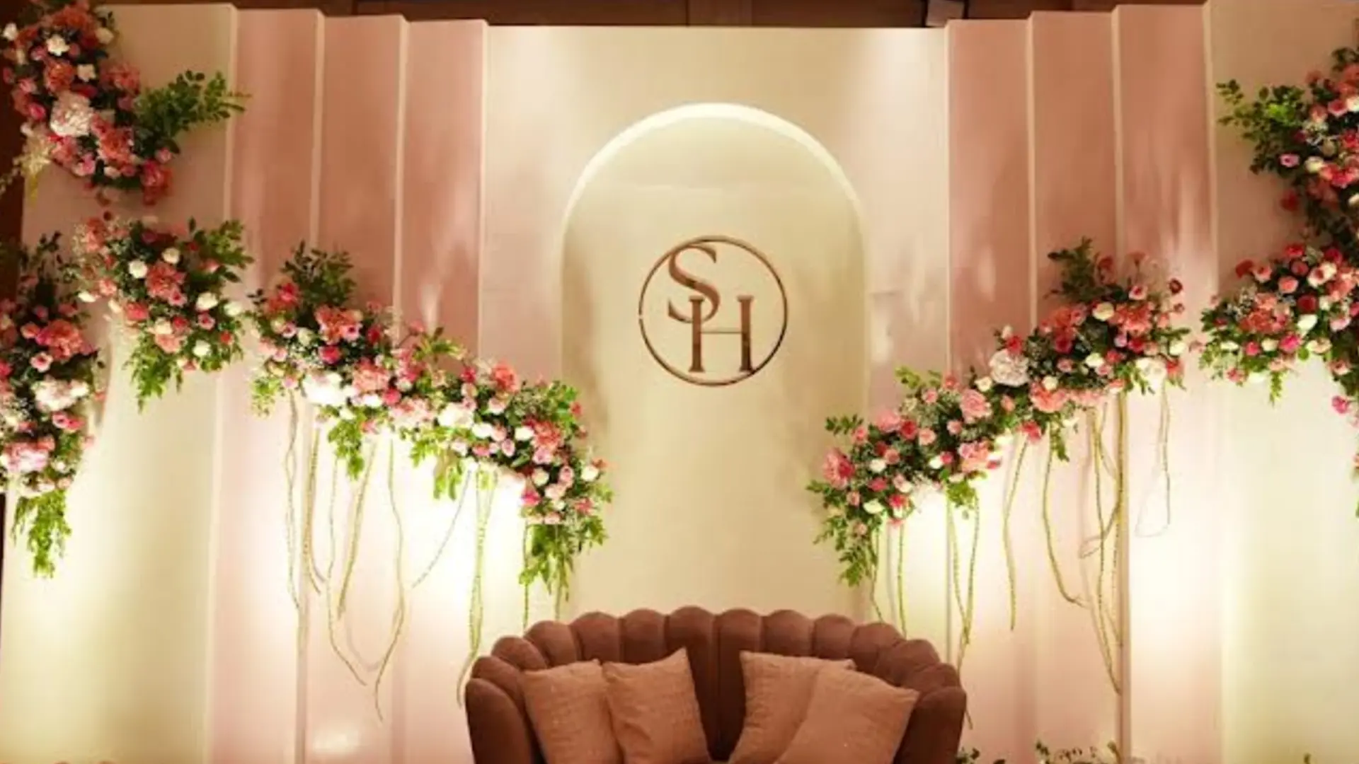 Floral table styling by Shivam Tent House